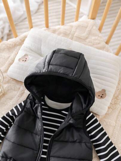 SHEIN طقم ملابس رضيع بنت/ولد مكون من 3 قطع: جمبسوت بأكمام طويلة مخططة + بنطلون رياضي أسود + قبعة بغطاء، طراز كاجوال للخريف/الشتاء