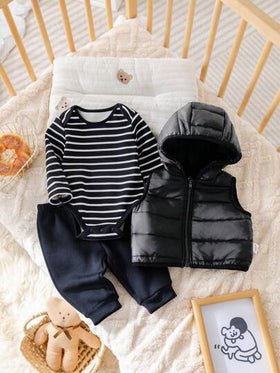 SHEIN طقم ملابس رضيع بنت/ولد مكون من 3 قطع: جمبسوت بأكمام طويلة مخططة + بنطلون رياضي أسود + قبعة بغطاء، طراز كاجوال للخريف/الشتاء