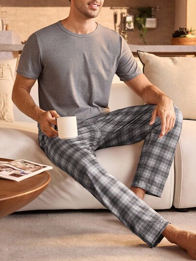 Manfinity Underwear&Sleepwear Basics بيجامة رجالية كبيرة الحجم بسروال مربعات وقميص أكمام قصيرة بلون سادة