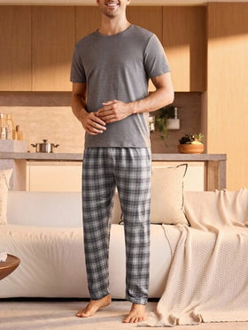 Manfinity Underwear&Sleepwear Basics بيجامة رجالية كبيرة الحجم بسروال مربعات وقميص أكمام قصيرة بلون سادة