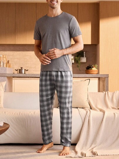 Manfinity Underwear&Sleepwear Basics بيجامة رجالية كبيرة الحجم بسروال مربعات وقميص أكمام قصيرة بلون سادة