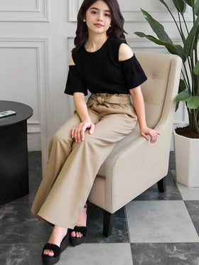 SHEIN تي شيرت كاجوال للفتيات الصغيرات مع كتف منكشف وبنطلون مع رباط في الخصر