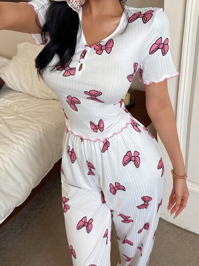 SHEIN مجموعة بيجامات نسائية قصيرة الأكمام بياقة على شكل حرف V وسحاب نصفي مطبوع بشريط وردي، مجموعة بيجامات قطعتين للراحة والاسترخاء، مجموعة بيجامات بشريط وردي جميلة ومتناسقة