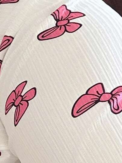 SHEIN مجموعة بيجامات نسائية قصيرة الأكمام بياقة على شكل حرف V وسحاب نصفي مطبوع بشريط وردي، مجموعة بيجامات قطعتين للراحة والاسترخاء، مجموعة بيجامات بشريط وردي جميلة ومتناسقة