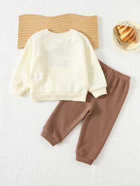 Cozy Pixies مجموعة من قطعتين تتكون من هودي بأكمام طويلة وطباعة حرفية ناعمة وبياقة طاقم، وبنطلون جوجر بخصر مطاطي للأطفال الصغار