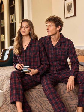 SHEIN طقم بيجامة رجالي ذو نمط مربعات متطور بطراز عملة معدنية قديمة، ملابس خريف وشتاء