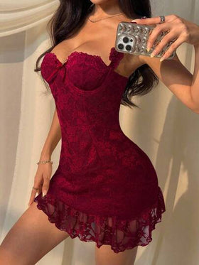 SHEIN EZwear فستان قصير أنيق بدون أكمام مع زخرفة وردية من الدانتيل البرغندي