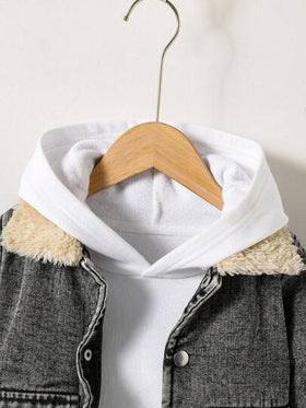 SHEIN TaviRue مجموعة جاكيت بيسبول مع طوق من الفليس المبهت وبنطال كارجو كاجوال مناسبة للأولاد الصغار، مناسبة للارتداء في المنزل والخروجات وتصوير الشارع، بأسلوب كوري كاجوال