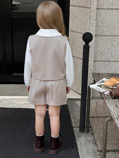 SHEIN Elladie kids 3 قطع بلوزة كاجوال بأكمام طويلة وياقة للبنات الصغيرات، جاكيت جاكيت مزينة بأزرار اللؤلؤ، مجموعة شورت، ملابس أطفال بطراز عصري، للربيع/الخريف والشتاء