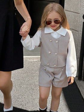 SHEIN Elladie kids 3 قطع بلوزة كاجوال بأكمام طويلة وياقة للبنات الصغيرات، جاكيت جاكيت مزينة بأزرار اللؤلؤ، مجموعة شورت، ملابس أطفال بطراز عصري، للربيع/الخريف والشتاء