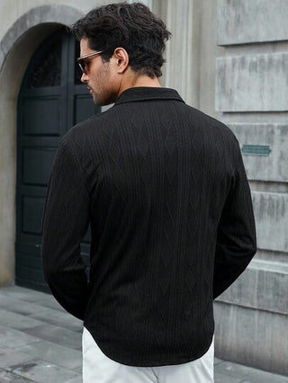 Manfinity CasualCool ملابس علوية رجالي أحادي الصدر بنمط هندسي ملمس كاجوال أسود بأكمام طويلة، ملابس علوية خريف جديد لعام 2025 مناسب لمناسبات متنوعة مثل التنقل والمواعدة الكاجوال والأعمال. إنه ملابس علوية بأكمام طويلة للخروج في فصل الخريف