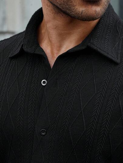 Manfinity CasualCool ملابس علوية رجالي أحادي الصدر بنمط هندسي ملمس كاجوال أسود بأكمام طويلة، ملابس علوية خريف جديد لعام 2025 مناسب لمناسبات متنوعة مثل التنقل والمواعدة الكاجوال والأعمال. إنه ملابس علوية بأكمام طويلة للخروج في فصل الخريف