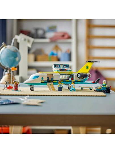 LEGO طائرة إسعاف جوي طوارئ المدينة لعبة بناء للأطفال - طائرة إنقاذ تظاهر بالعب نموذج للأولاد والبنات، الأعمار 6+ - كتل بناء أبطال الشخصيات الصغيرة - فكرة هدية لأعياد الميلاد - 60465