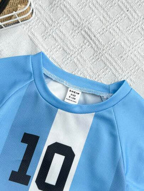 SHEIN طقم رياضي كاجوال لطفل رضيع حديث الولادة من عمر 0-3 سنوات، ملابس علوية كرة قدم بأكمام راجلان وشورت، فريق برشلونة