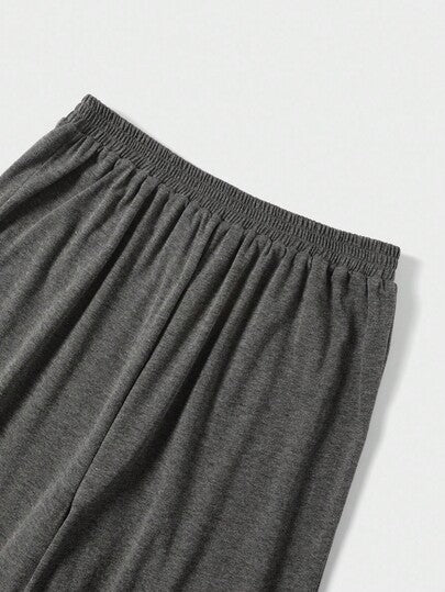 SHEIN مجموعة قميص بياقة طاقم وبنطلون للمراهقين الأولاد بطباعة شعار التاج، لون متباين، أكمام طويلة، لون أساسي أحادي بسيط متعدد الاستخدامات، مناسب للتنقل والمدرسة والأنشطة اليومية والسفر والحفلات والرياضة في فصلي الخريف والشتاء، 2 قطعة