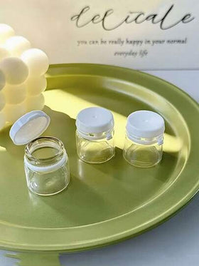 10 جرام برطمان زجاجي صغير للكريمات التجميلية مع غطاء أبيض، عطر خفيف، حاوية سفر صغيرة محمولة لمنتجات العناية بالبشرة | ضروريات التجميل، مستلزمات السفر الجمالية، زجاجة قابلة لإعادة التعبئة