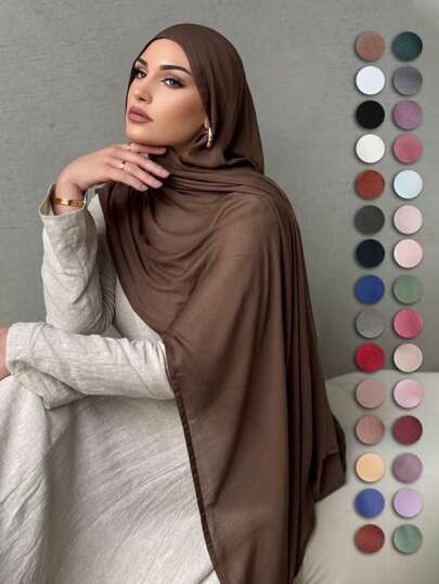 قطعة واحدة من الحجاب الصلب من الفسكوز الموداليّ، وشاح خفيف الوزن قابل للتنفس، بتصميم عصري، بحواف مخيطة بغرزة مزدوجة، مناسب للنساء في جميع المواسم للارتداء