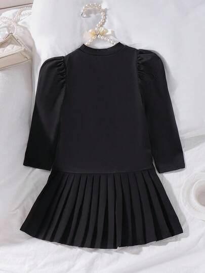 SHEIN Elladie kids فستان أنيق للفتيات الصغيرات مزين بزهرة بيضاء، قبة دائرية سوداء، أكمام طويلة، قاعدة منسدلة، مريح وأنيق، مناسب للخريف والشتاء