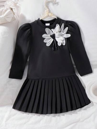 SHEIN Elladie kids فستان أنيق للفتيات الصغيرات مزين بزهرة بيضاء، قبة دائرية سوداء، أكمام طويلة، قاعدة منسدلة، مريح وأنيق، مناسب للخريف والشتاء