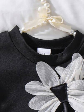 SHEIN Elladie kids فستان أنيق للفتيات الصغيرات مزين بزهرة بيضاء، قبة دائرية سوداء، أكمام طويلة، قاعدة منسدلة، مريح وأنيق، مناسب للخريف والشتاء