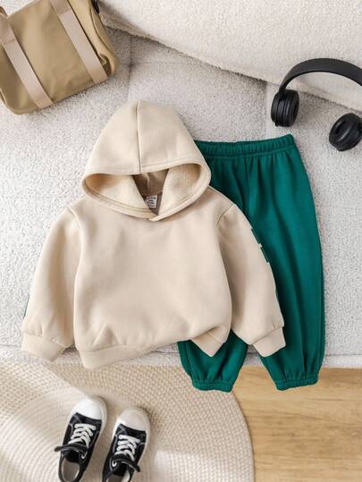 SHEIN مجموعة سويتر هودي مطبوع عليه رسومات أحرف جميلة + بنطلون جوجر أخضر للأطفال الصغار، ملابس أطفال مشتركة بين الجنسين، خريف/شتاء، 2 قطعة
