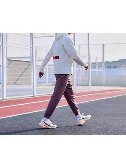 Nike حذاء جري من الكربون لسباقات الماراثون للرجال