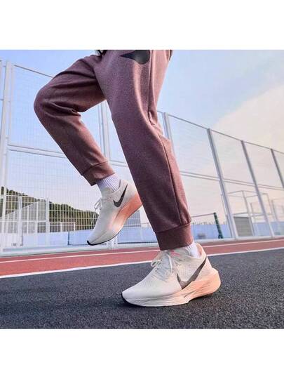 Nike حذاء جري من الكربون لسباقات الماراثون للرجال