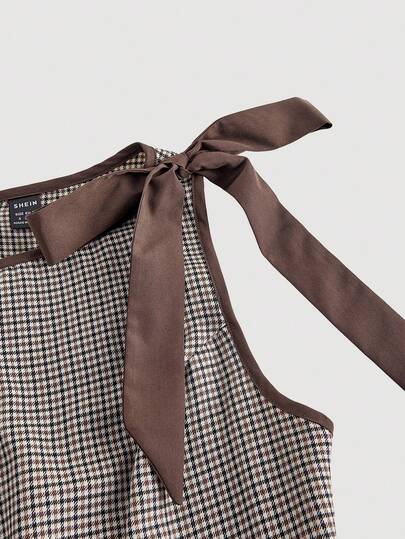 SHEIN MOD فستان كاروهات بياقة مستديرة بلا أكمام، مزين بشريط تباين وفيونكة على الخصر، قصة مُنفرجة