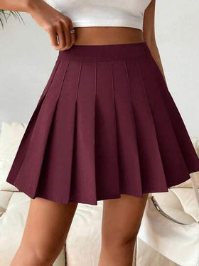 SHEIN PETITE تنورة/شورت مطوية أنيقة وكاجوال للنساء بطراز مدرسي Y2K، لون أحادي، مناسبة للربيع والصيف