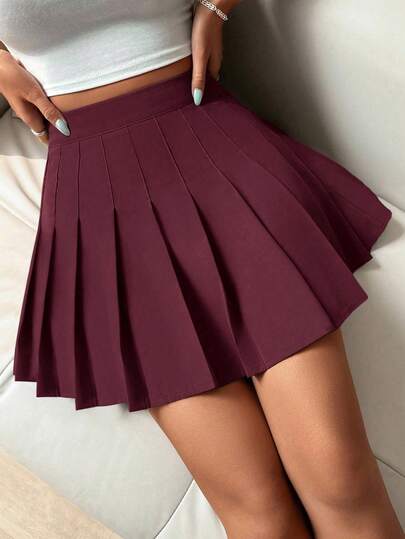 SHEIN PETITE تنورة/شورت مطوية أنيقة وكاجوال للنساء بطراز مدرسي Y2K، لون أحادي، مناسبة للربيع والصيف