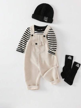 SHEIN Playful Pals مجموعة ملابس للأطفال الرضع الصبيان للربيع/الخريف، تتكون من بلوزة رياضية بياقة طاقم ذات تصميم أسود وأبيض مخطط وبنطال بحمالات بيج بسيط، مناسبة للخروجات والارتداء اليومي والرياضة والحفلات، مجموعة ملابس شتوية مريحة للأطفال الرضع الصبيان، مج
