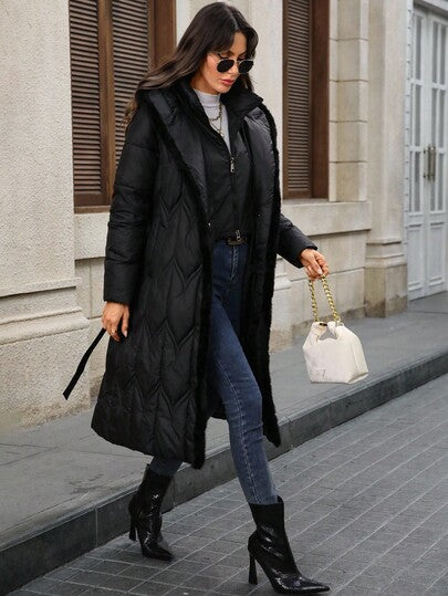 EMERY ROSE معطف شتوي طويل للنساء مع غطاء رأس من الفرو الاصطناعي وياقة سحاب، معطف شتوي طويل للنساء مع تصميم مبطن للطقس البارد، معطف بوفر أسود أنيق للنساء مع غطاء رأس مزين بالفرو، معطف شتوي أنيق للنساء مع تصميم سحاب كامل الطول