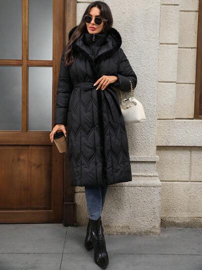 EMERY ROSE معطف شتوي طويل للنساء مع غطاء رأس من الفرو الاصطناعي وياقة سحاب، معطف شتوي طويل للنساء مع تصميم مبطن للطقس البارد، معطف بوفر أسود أنيق للنساء مع غطاء رأس مزين بالفرو، معطف شتوي أنيق للنساء مع تصميم سحاب كامل الطول