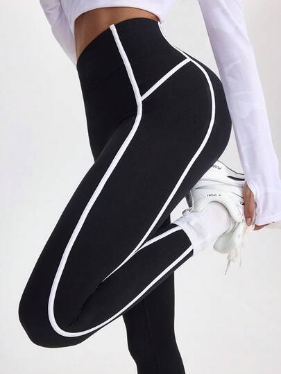 Gameset SHEIN Sport سروال يوغا ذو خصر عالي بتصميم شريطي متباين الألوان، بتصميم نحيف على الطراز الأوروبي والأمريكي، من قماش مرن عالي الجودة، مناسب للممارسة اليوغا والرياضة والارتداء اليومي، سروال رياضي عملي وأنيق باللون الأسود مع شريط أبيض