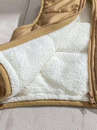 SHEIN 3 قطع مجموعة ملابس أساسية للأطفال الصبيان تشمل: سترة بدون أكمام، وبلوزة كنزة برقبة طاقم مطبوع عليها حرف بأكمام طويلة مع كابوشون، وبنطال بخصر مطاطي، مناسبة للارتداء اليومي في فصلي الخريف والشتاء