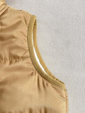 SHEIN 3 قطع مجموعة ملابس أساسية للأطفال الصبيان تشمل: سترة بدون أكمام، وبلوزة كنزة برقبة طاقم مطبوع عليها حرف بأكمام طويلة مع كابوشون، وبنطال بخصر مطاطي، مناسبة للارتداء اليومي في فصلي الخريف والشتاء