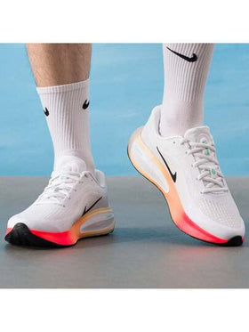 Nike حذاء رياضي JOURNEY RUN للرجال للجري