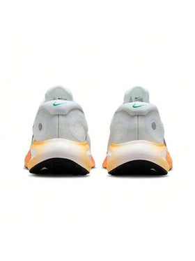 Nike حذاء رياضي JOURNEY RUN للرجال للجري