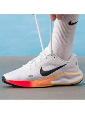 Nike حذاء رياضي JOURNEY RUN للرجال للجري