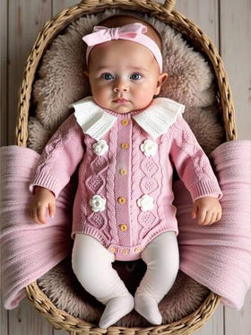 SHEIN Vintaside Kids 1 قطعة بوديسوت مفصلة بياقة بيتر بان مصنوعة من الصوف للأطفال، مزينة بزخارف زهرية ثلاثية الأبعاد، بأكمام طويلة وقطعة واحدة بشكل مثلث، بطراز أميرة لفتيات الأطفال، كنزة صوفية للفتيات الرضع، كارديجان صوفي للفتيات الرضع، ملابس صوفية للفتيات