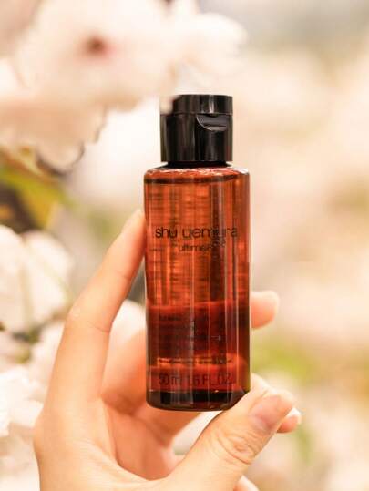 Shu Uemura زيت تنظيف الوجه المرطب من شو أوميورا [ميني] ULTIME8 بحجم 50 مل / منظف وجه مرطب يزيل المكياج والشوائب بفعالية. / القوام الناعم الحريري يحافظ على الرطوبة لتقوية حاجز البشرة، مع تعزيز امتصاص وفعالية منتجات العناية بالبشرة اللاحقة.
