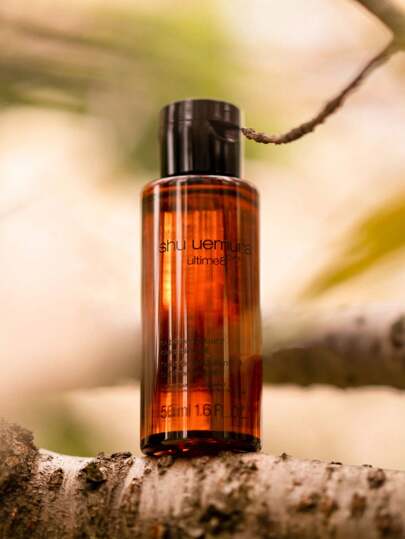 Shu Uemura زيت تنظيف الوجه المرطب من شو أوميورا [ميني] ULTIME8 بحجم 50 مل / منظف وجه مرطب يزيل المكياج والشوائب بفعالية. / القوام الناعم الحريري يحافظ على الرطوبة لتقوية حاجز البشرة، مع تعزيز امتصاص وفعالية منتجات العناية بالبشرة اللاحقة.