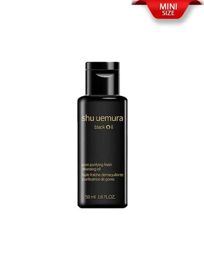 Shu Uemura زيت تنظيف منقي المسام من شو إيميورا [ميني] 50 مل / إحساس خالي من الزيوت لمدة 6 ساعات وللبشرة الدهنية والمختلطة / أرز أسود للحفاظ على توازن البشرة الصحي / فحم ياباني للنضارة الطويلة الأمد / تشعر البشرة بالتنفس بعد الشطف