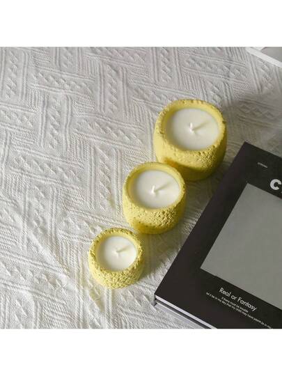 شمعة معطرة برائحة الفانيليا الفرنسية في كوب فضائي، متوفرة بأحجام عادية وكبيرة وفائقة الكبر، مناسبة للأعياد وديكور المنزل