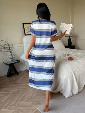 SHEIN فستان نوم كاجوال طويل مطبوع بخطوط زرقاء وبيضاء للنساء، فستان كاجوال متوسط الطول، فستان قميص مخطط متوسط الطول، فستان كاجوال متوسط الطول، فستان استرخاء مخطط باللونين الأزرق والأبيض، فستان نوم موموو