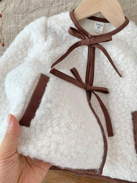 SHEIN معطف طويل الأكمام مبطن بالفلانيل مع ربطة عنق متباينة الألوان، مناسب للعب واللبس اليومي والمدرسة، مثالي للفصول الباردة