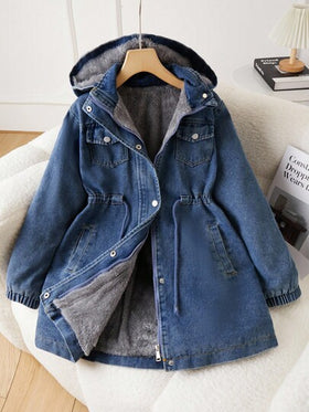 SHEIN جاكيت جينز كاجوال مزود بقلنسوة للفتيات المراهقات، خصر بسحاب، جيوب مائلة، أساور مطاطية، مناسب للمدرسة والتسوق والنزهات والسفر، يمكن ارتداؤه مع البلوزات ذات الأكمام الطويلة والبناطيل الرياضية والبناطيل