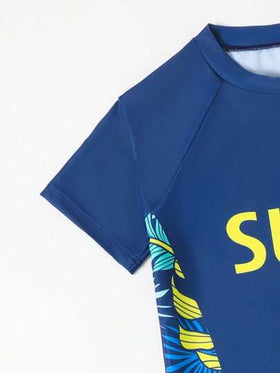 SHEIN مايوه البيتش من نوع راجلان بأكمام طبعات استوائية وحروف للفتيان من عمر ٨-١٤ سنة.