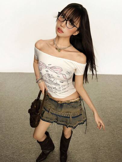 Rina Fox ملابس علوية نسائي ذو قصة ضيقة بطباعة الأكتاف المكشوفة وزخرفة التريم بالدانتيل بطراز Y2K