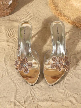 On feet& in love صنادل نسائية أنيقة وعصرية بفتحة للأصابع مزينة بالراين ستراب، مناسبة للارتداء مع الفساتين والأحذية ذات الكعب العالي